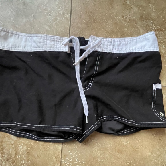 Used Roxy board short  13 - Picture 2 of 16